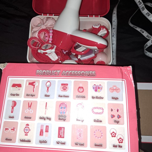 NIB - Make-Up Toy Set in hard shell travel Case for little girls - Picture 5 of 6